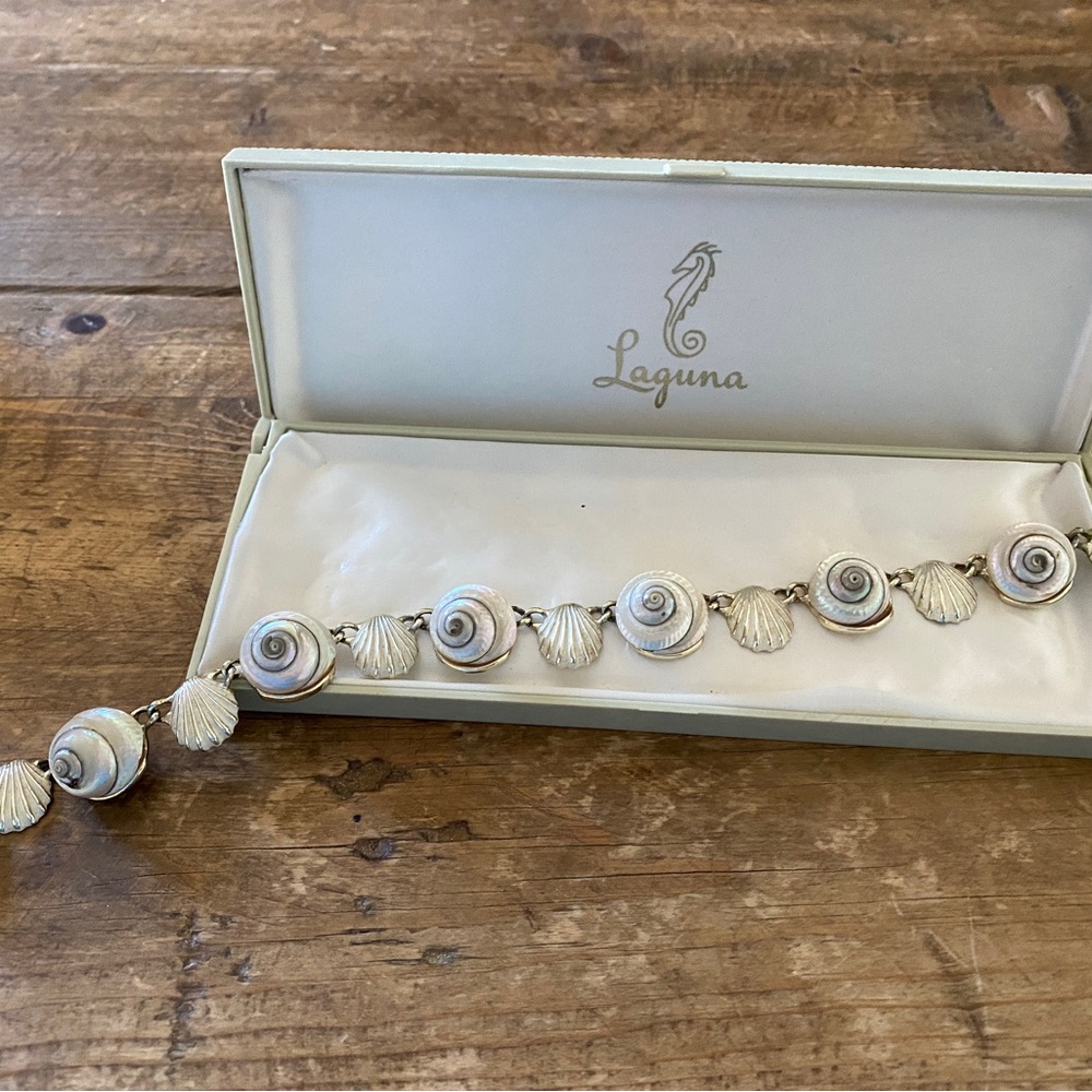 Vintage Shell Necklace (original case)